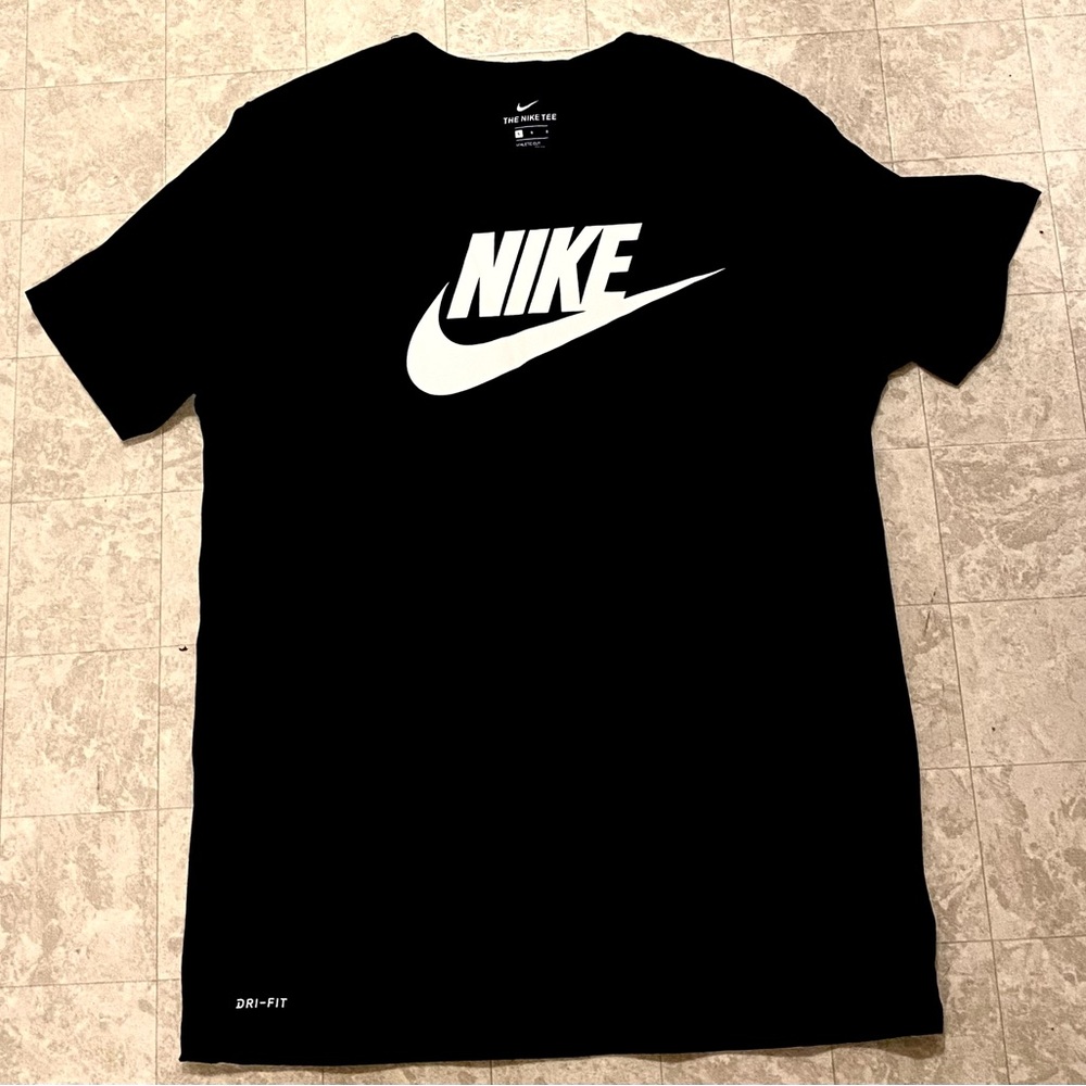 Nike Men’s Large Navy Blue T-Shirt